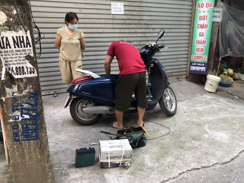 Thay bình ắc quy xe đạp điện chính hãng tại Hà Nội