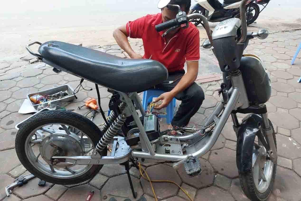Thay bình ắc quy Yamato chính hãng cho xe Ninja
