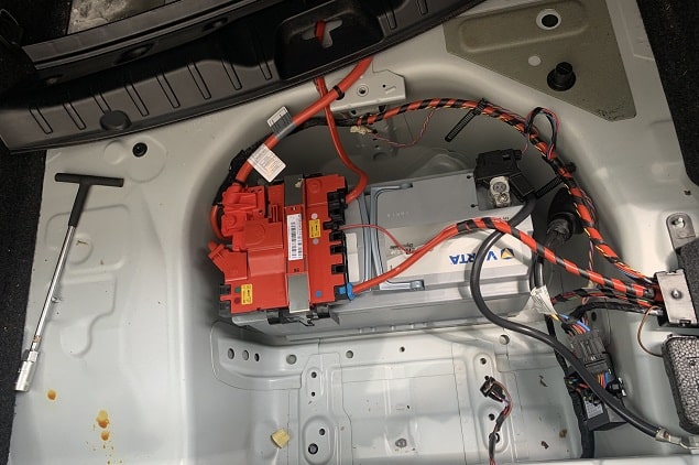 Thay ắc quy cho xe BMW 218i giá tốt