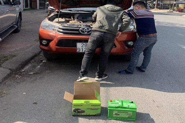 Ắc quy xe ô tô Toyota Fortuner giá rẻ - Thay ắc quy Fortuner tại nhà