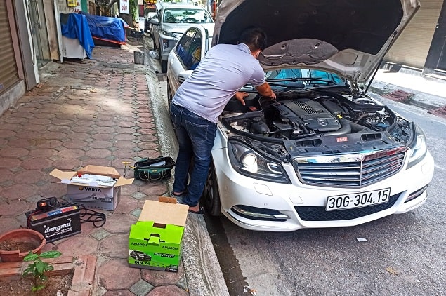 Thay ắc quy giá tốt cho xe Mercedes A200