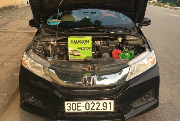 Thay ắc quy giá tốt cho xe Honda Civic tại nhà tại Hà Nội