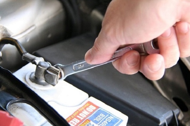 Có nên thay thế bình ắc quy dung lượng lớn hơn bình theo xe hay không?