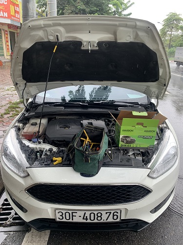 thay ắc quy xe ford focus