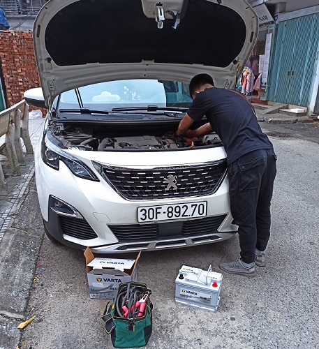 Thay ắc quy cho xe Peugeot 5008