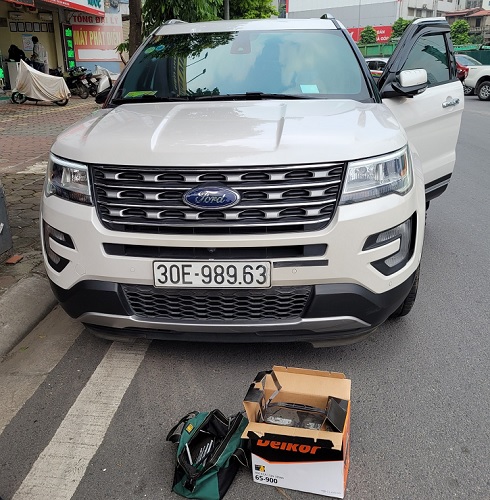 Thay ắc quy cho xe Ford Explorer